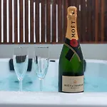 Yanna Lodge, Classe 4 Etoiles Avec Couvert Entierement Nyaraló *