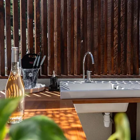 Yanna Lodge, Classe 4 Etoiles Avec Couvert Entierement *