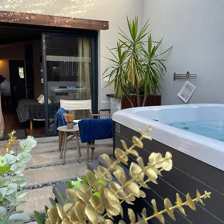Holiday home Yanna Lodge, Classe 4 Etoiles Avec Couvert Entierement *